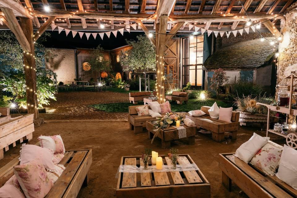 Cozy country wedding lounge area