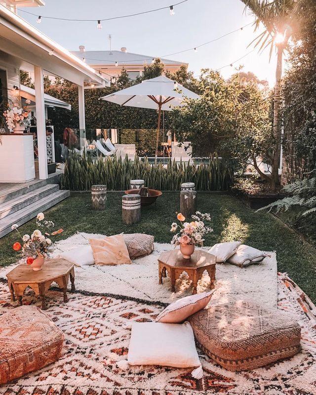 Boho lounge seating with pillows