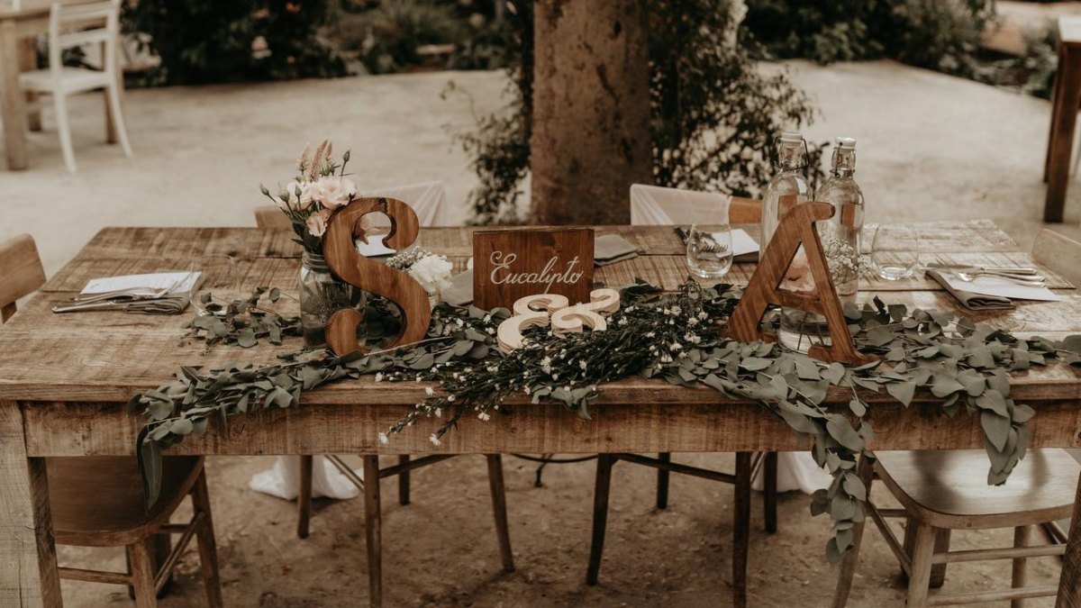 Natural wood wedding details