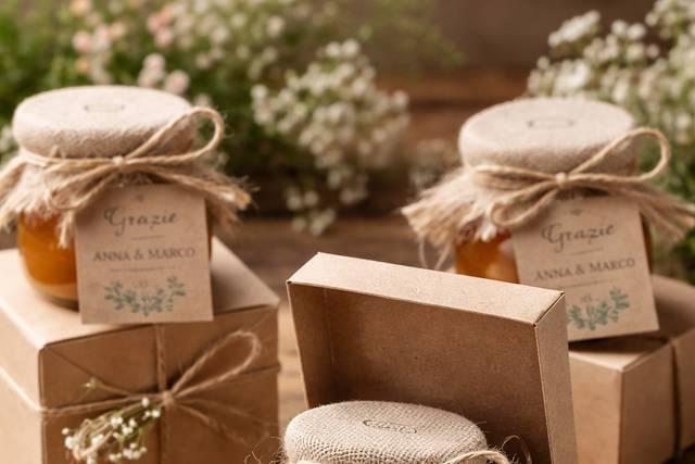 Rustic wedding favors