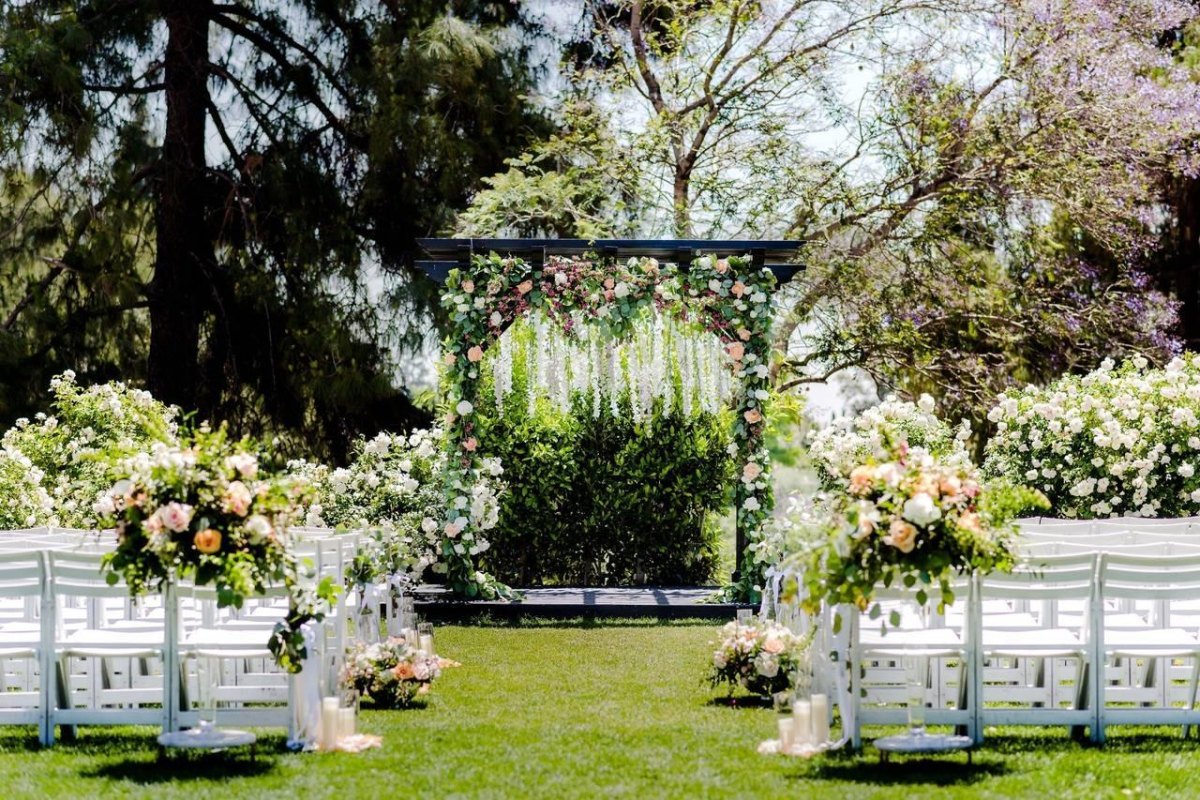 Seasonal backyard wedding decor