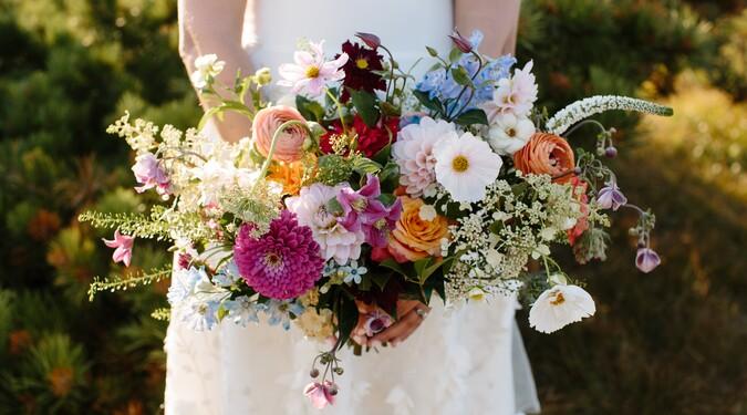 Seasonal flowers for garden wedding