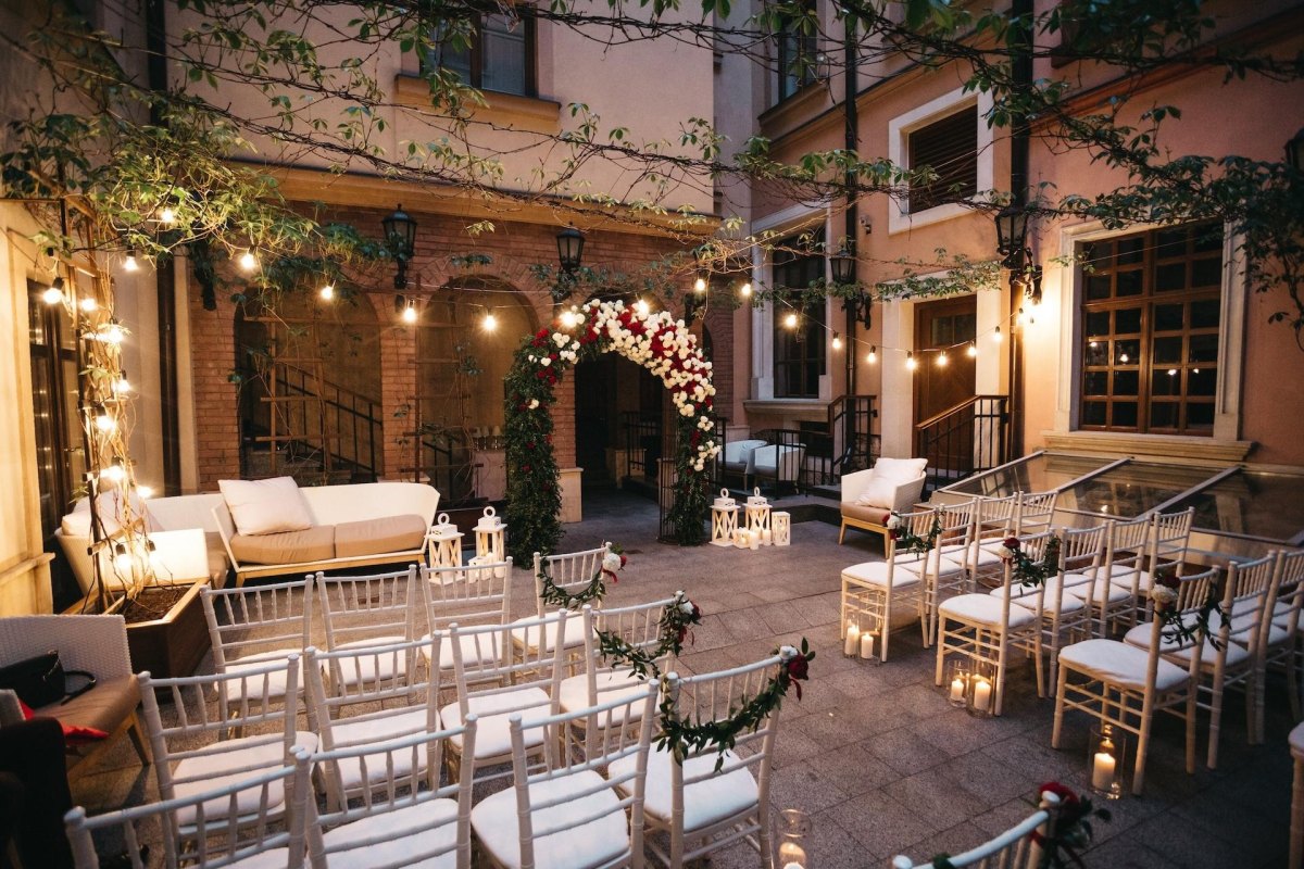 Small courtyard backyard wedding setup